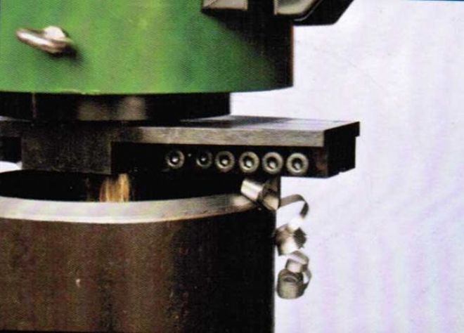 點擊查看詳細信息<br>標題：管子坡口機工作照 閱讀次數：11039