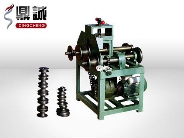 點擊查看詳細信息<br>標題：立式多功能滾動式彎管機 閱讀次數：5636